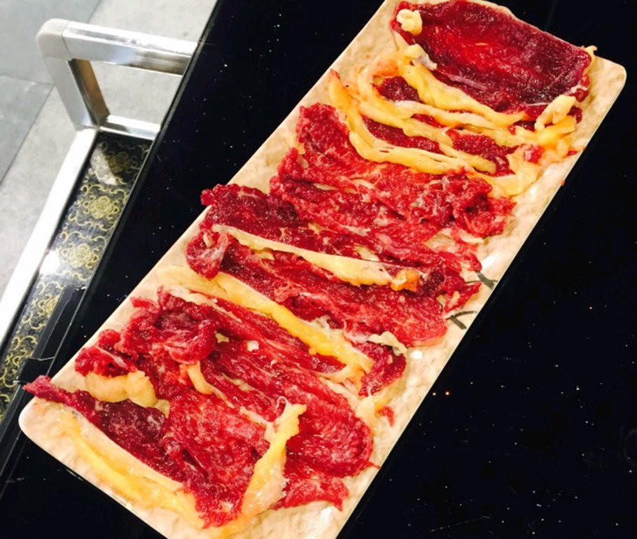Shi Liu Dao Niu Wei Chao Shan Beef Hot Pot Hong Qiao