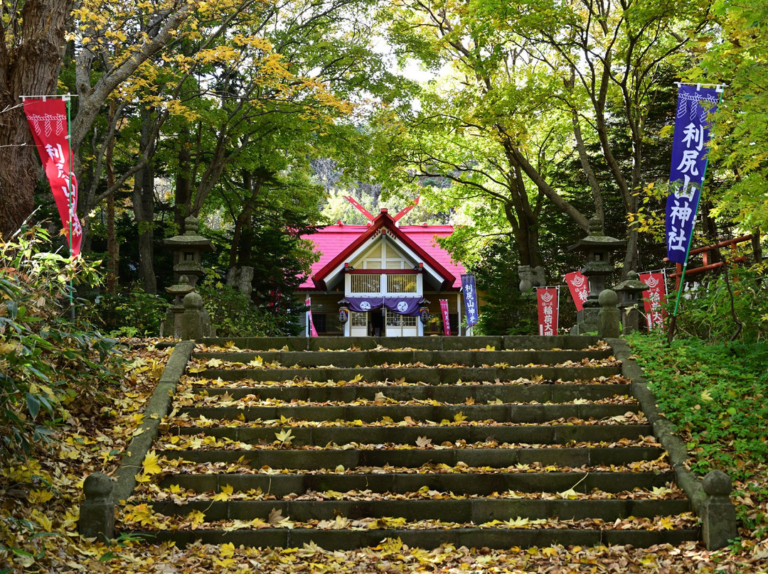 Rishiriyama Shrine景点图片