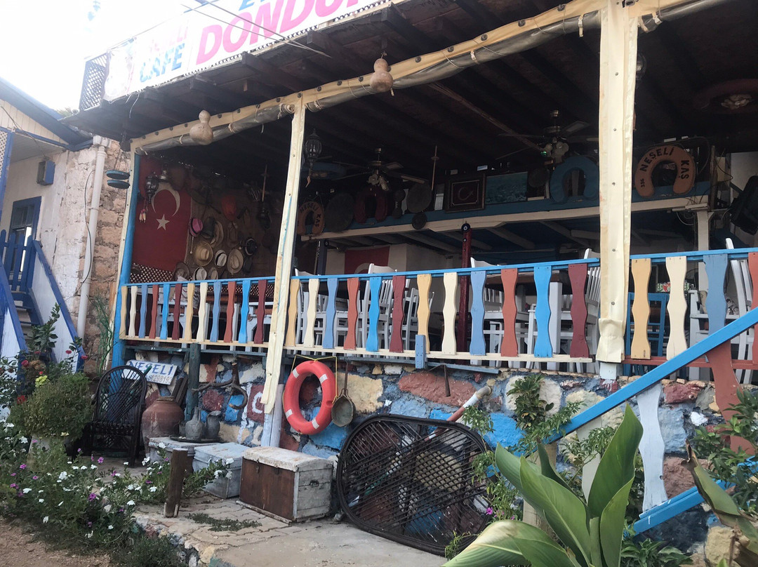 Neşeli kafe ve dondurma