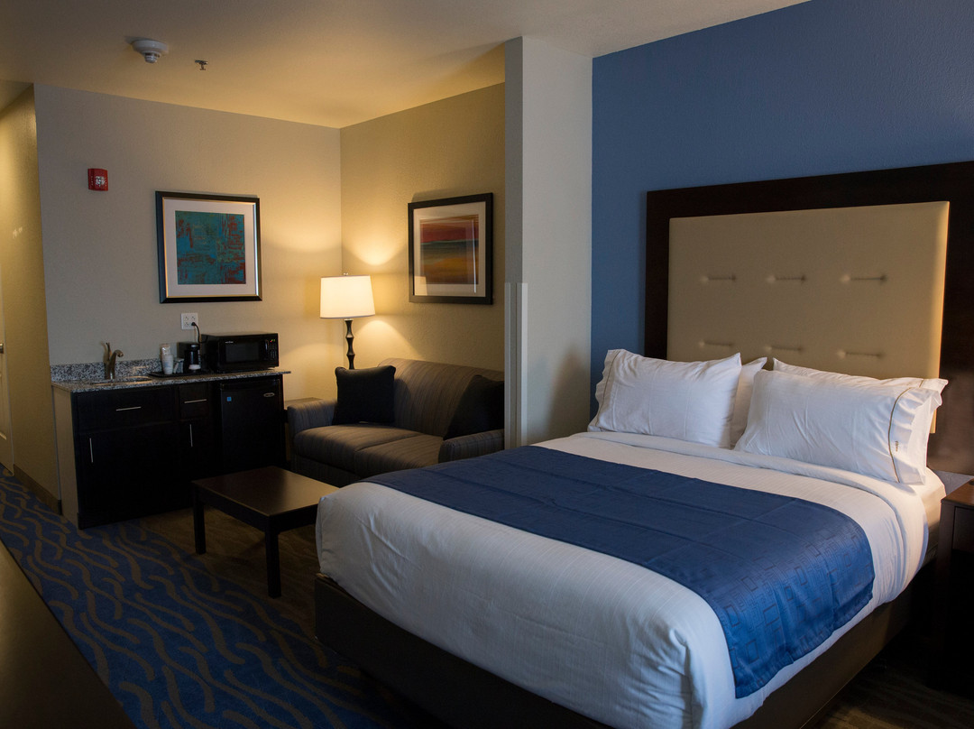 Holiday Inn Express & Suites Edwardsville By IHG主图