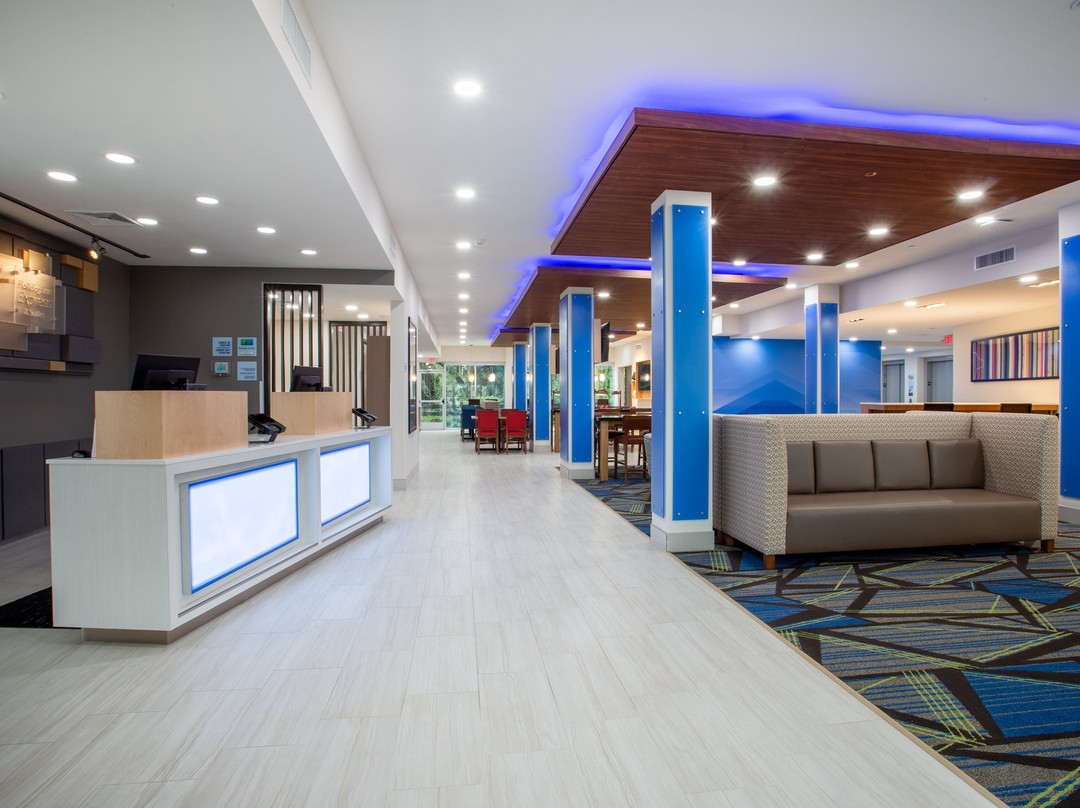 Holiday Inn Express & Suites DeLand South by IHG主图