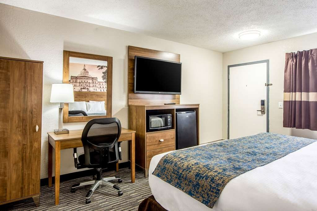 Clarion Pointe East Lansing University Area主图