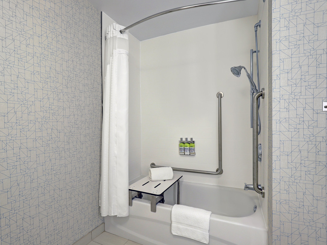 Holiday Inn Express Kingston West By IHG主图