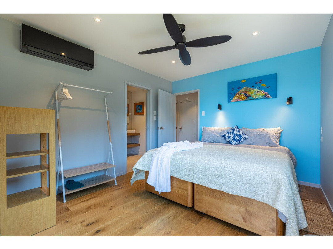 Moonraker House at Split Apple Rock主图