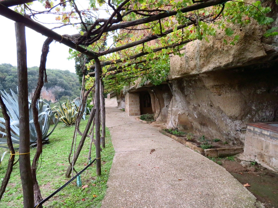 Pontificio Santuario Maria SS. "ad Rupes"景点图片