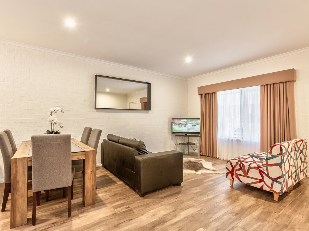 Blazing Stump Motel and Suites主图