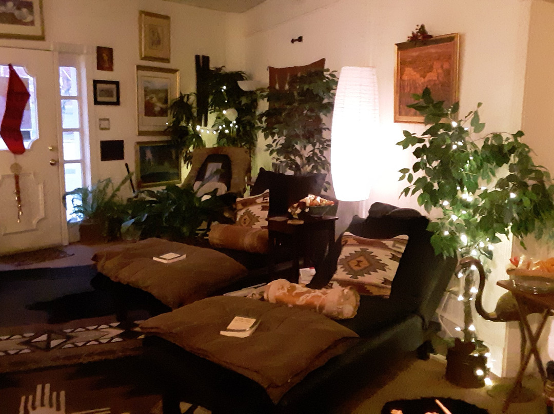 Stone Mountain Massage-温泉村必去景点