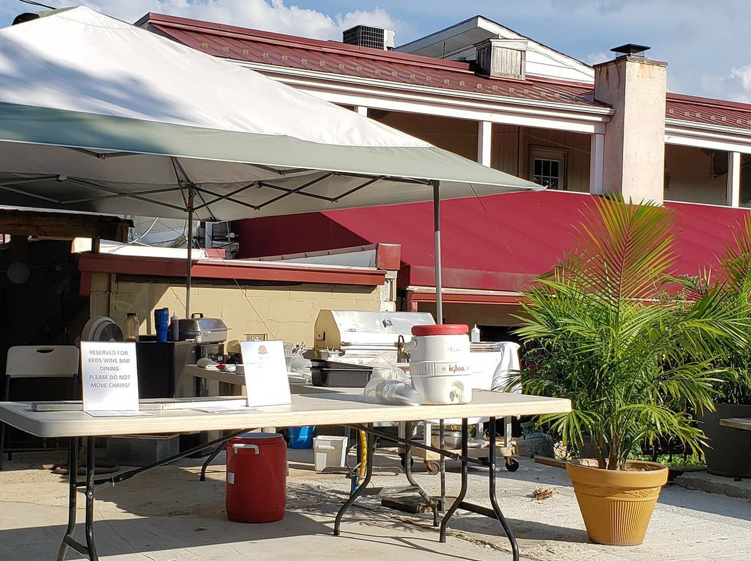 Reds Wine Bar at Racers Cafe