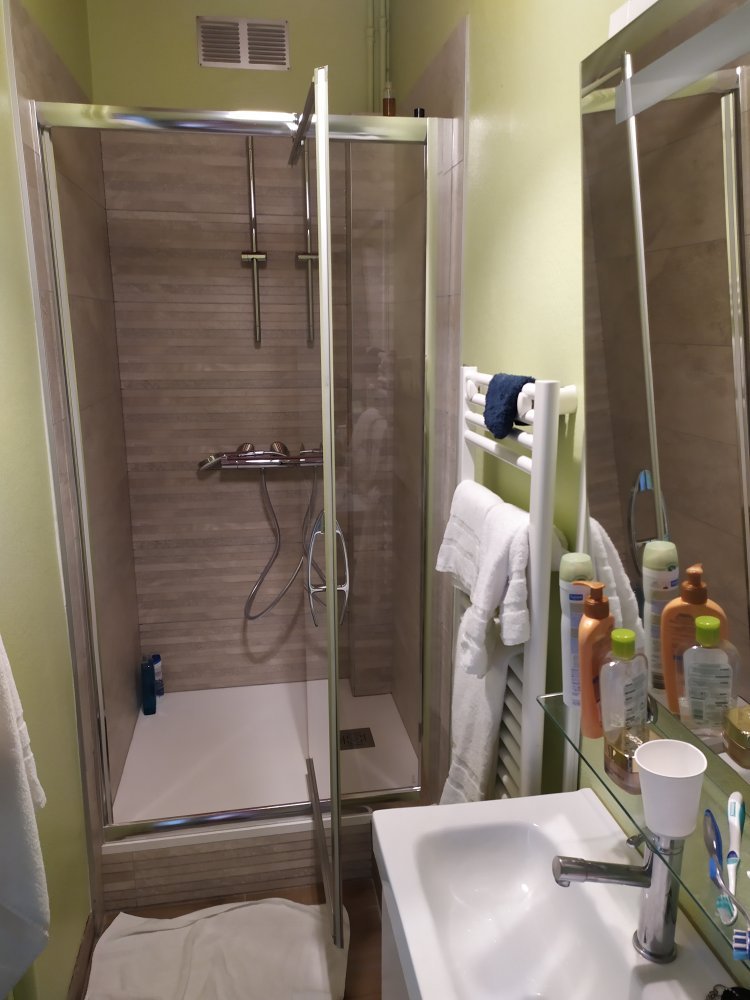 Hotel La Roseraie-浴室