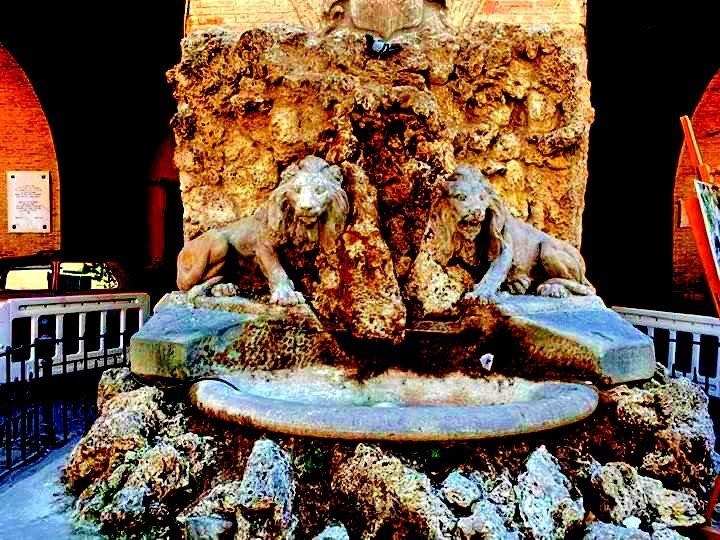 Fontana dei due Leoni-泰拉莫必去景点