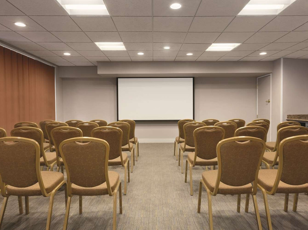 Spark By Hilton Redlands主图