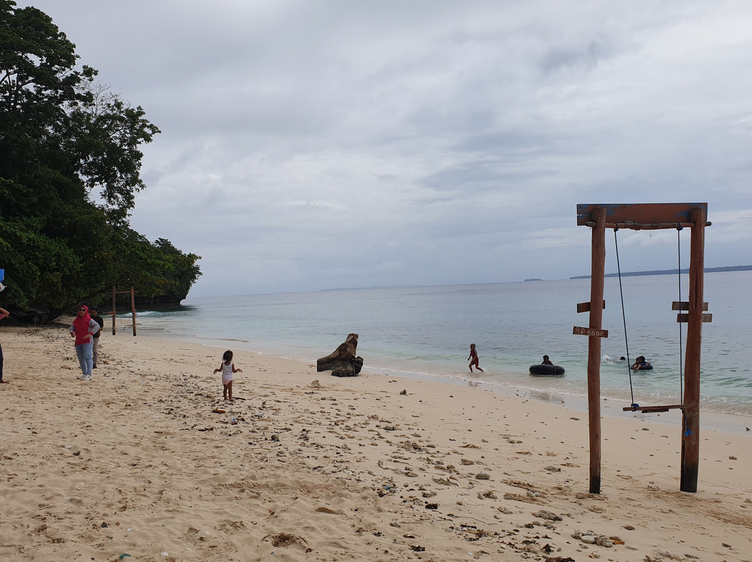 Segara Indah Beach-Biak必去景点