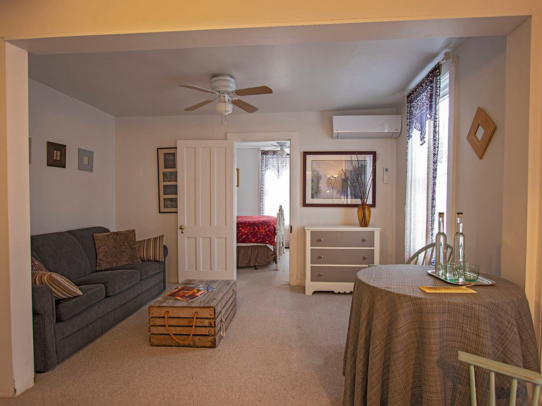 The Woodbine Inn主图