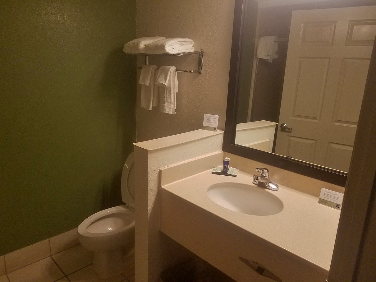 Clarion Pointe Albemarle-浴室