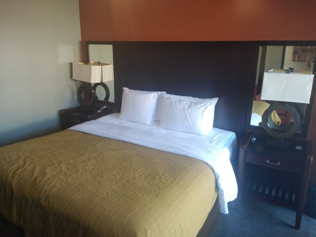 Jefferson Inn & Suites主图