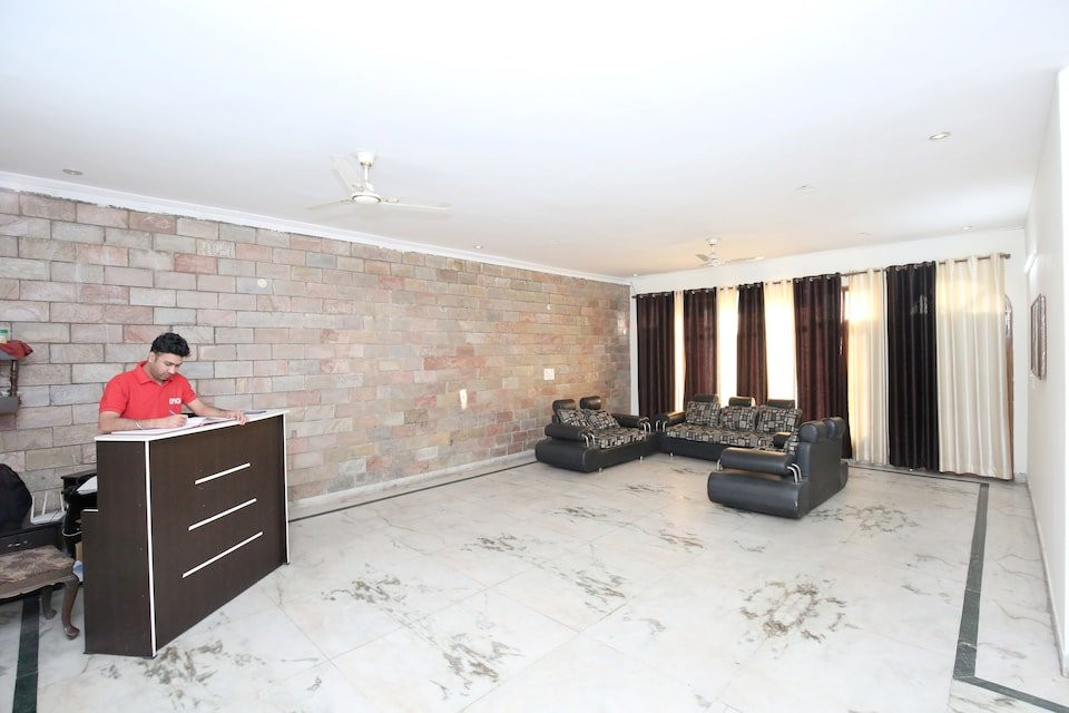 OYO 9049 Pearl Grand主图