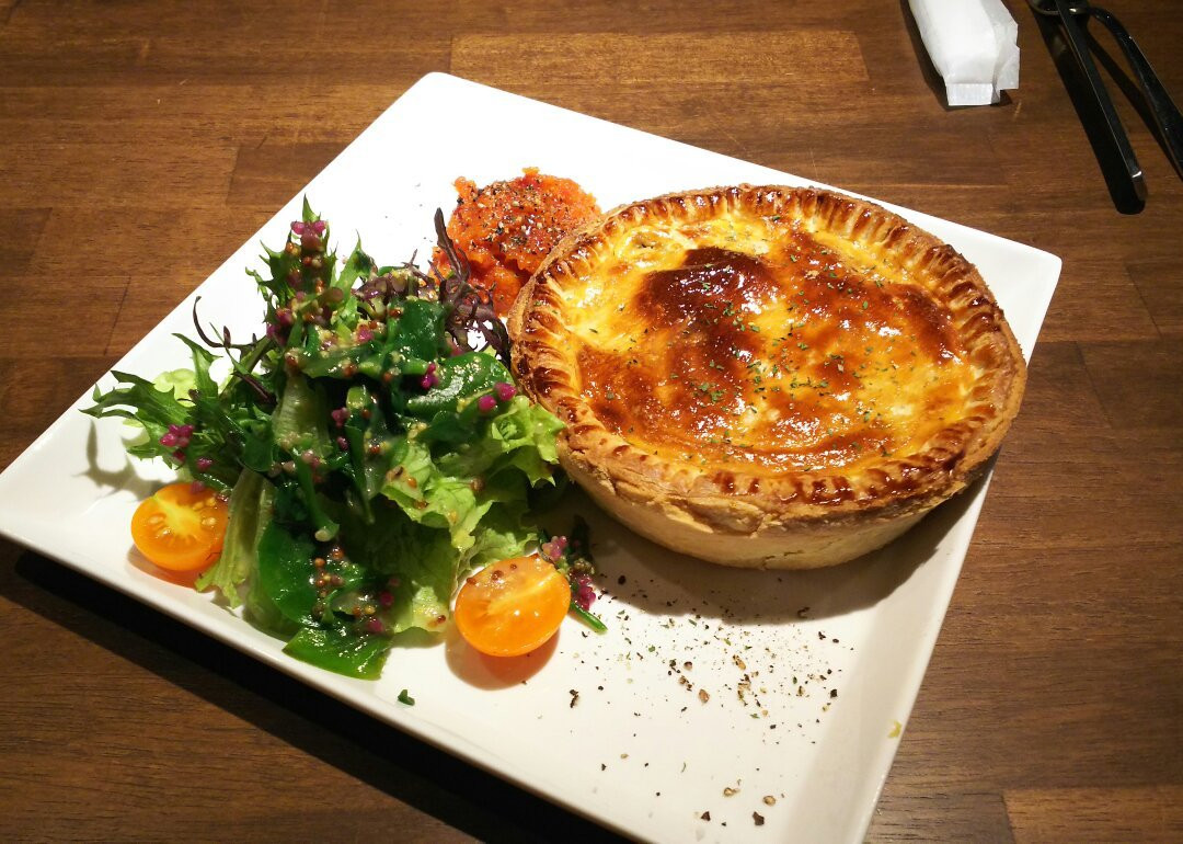 RABBIT HUTCH クラフトビアカフェ