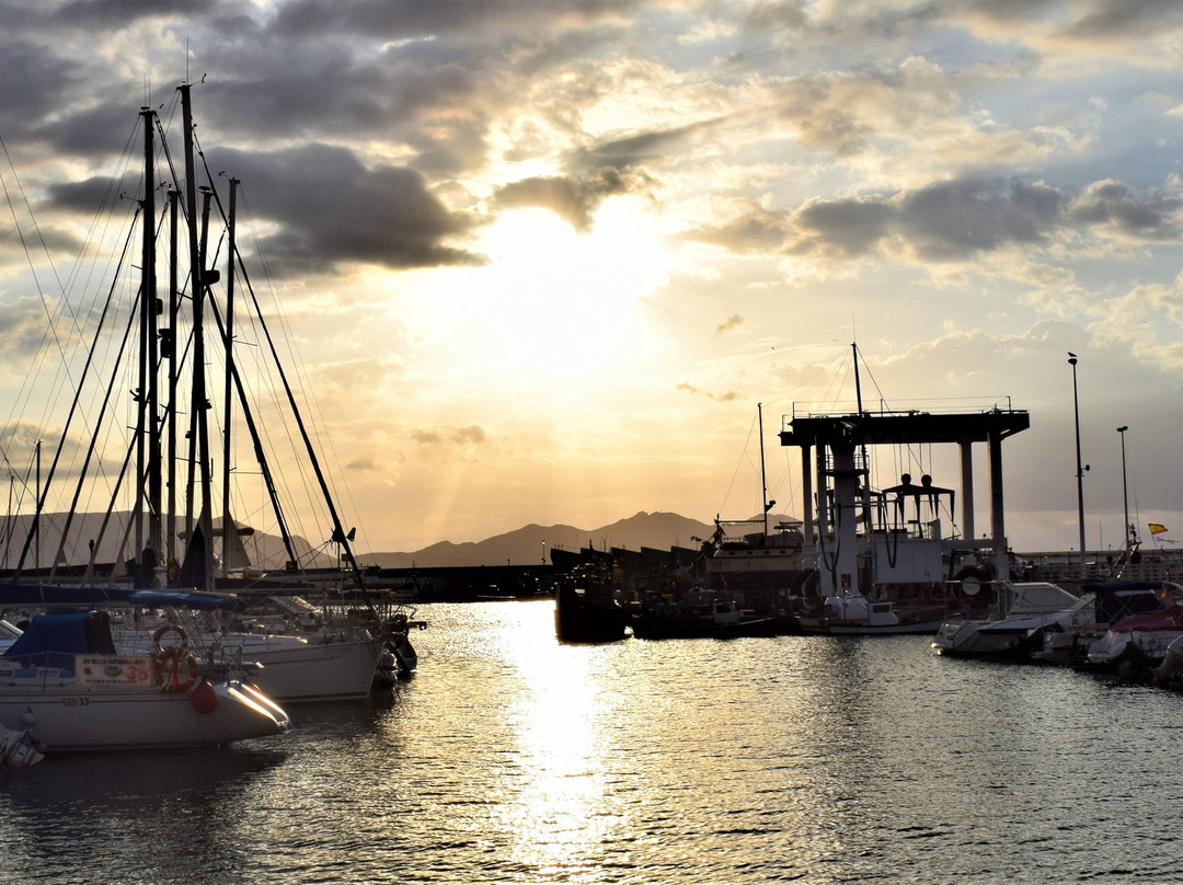 Plaza Comunidades Autonomas-穆尔西亚马萨龙港必去景点