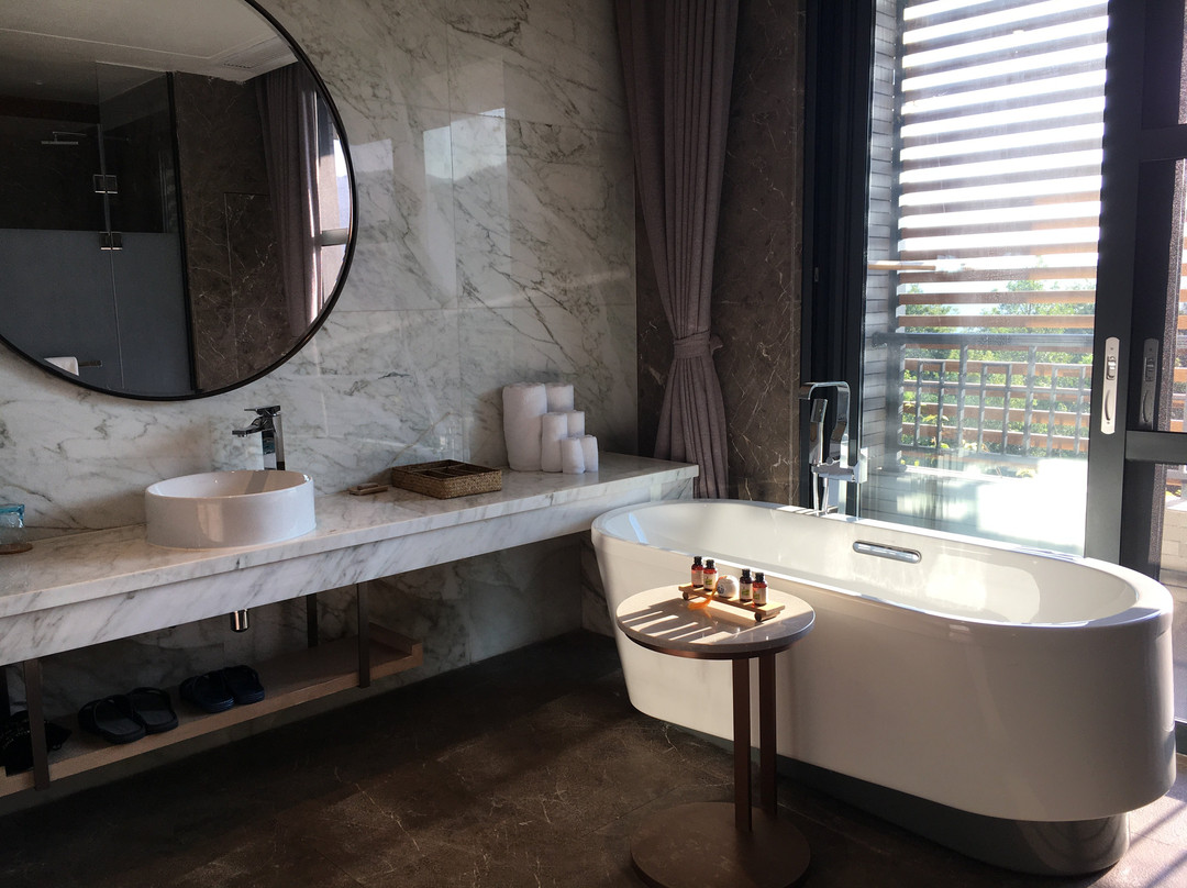 大余大龙山生态酒店主图