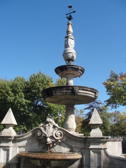 Chafariz do Campo da Feira-巴塞洛斯必去景点