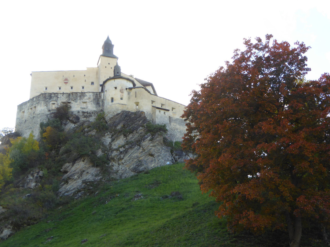 卡斯特尔城堡酒店主图