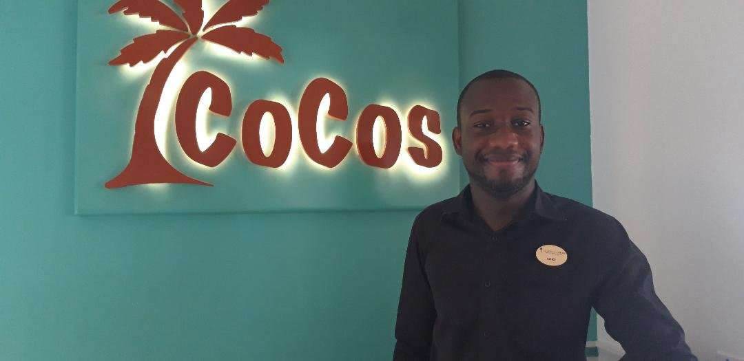 Coconut Court Beach Hotel主图