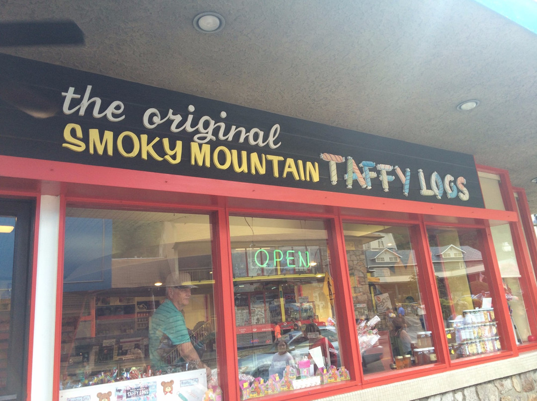 The Original Smoky Mountain Taffy Logs-盖林柏格必去景点