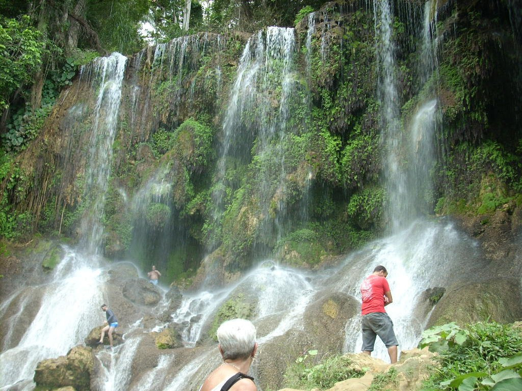 El Nicho Waterfalls景点图片