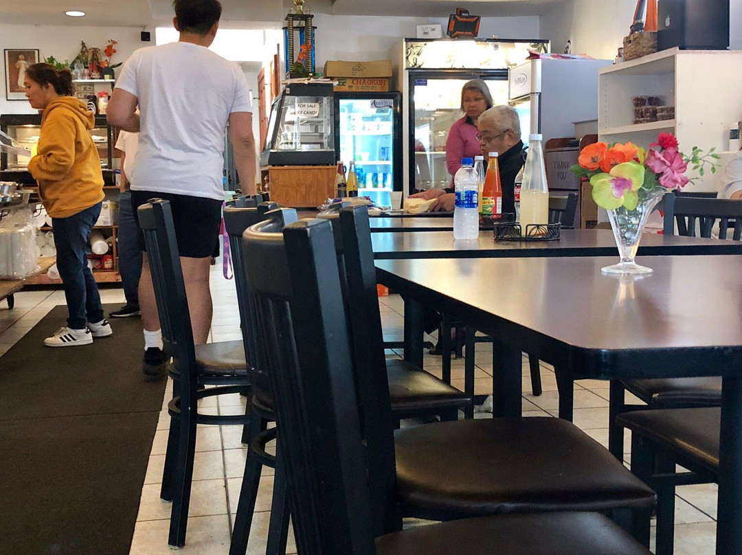 Sariling Atin Filipino Restaurant