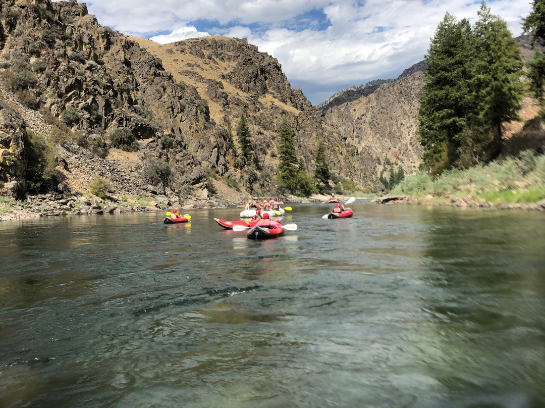 Rocky Mountain River Tours景点图片