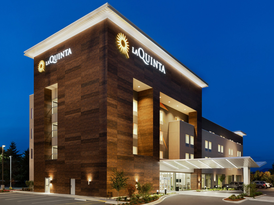 La Quinta Inn Suites By Wyndham Burlington主图