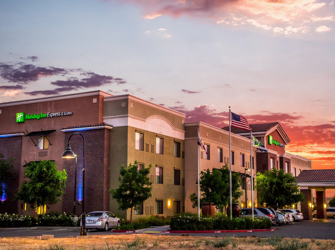 Holiday Inn Express & Suites Lincoln-roseville Area By IHG主图