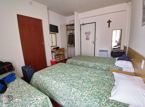 十字架酒店主图