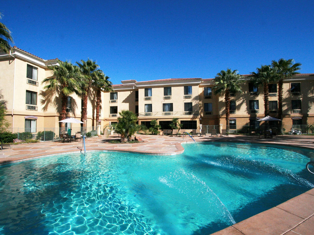 Hampton Inn & Suites Cathedral City主图