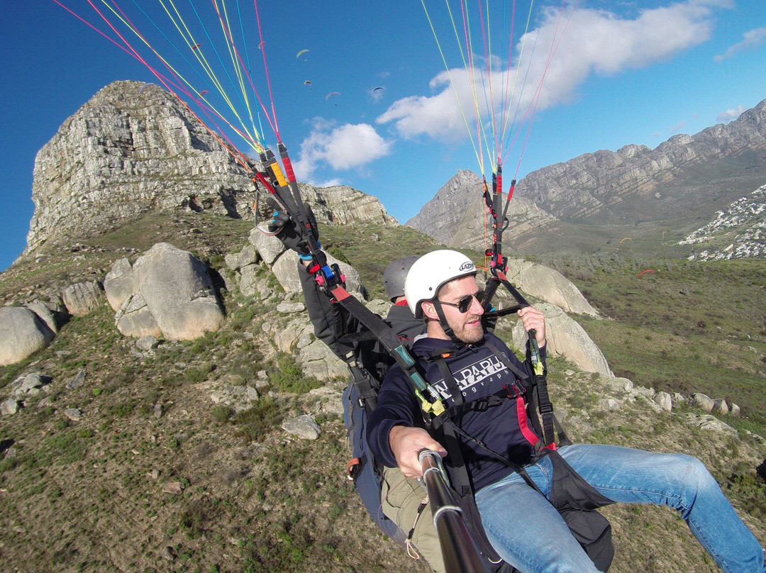 Tandem Paragliding Signal Hill and Lion's Head with views of Table Mountain-开普敦中心区必去景点