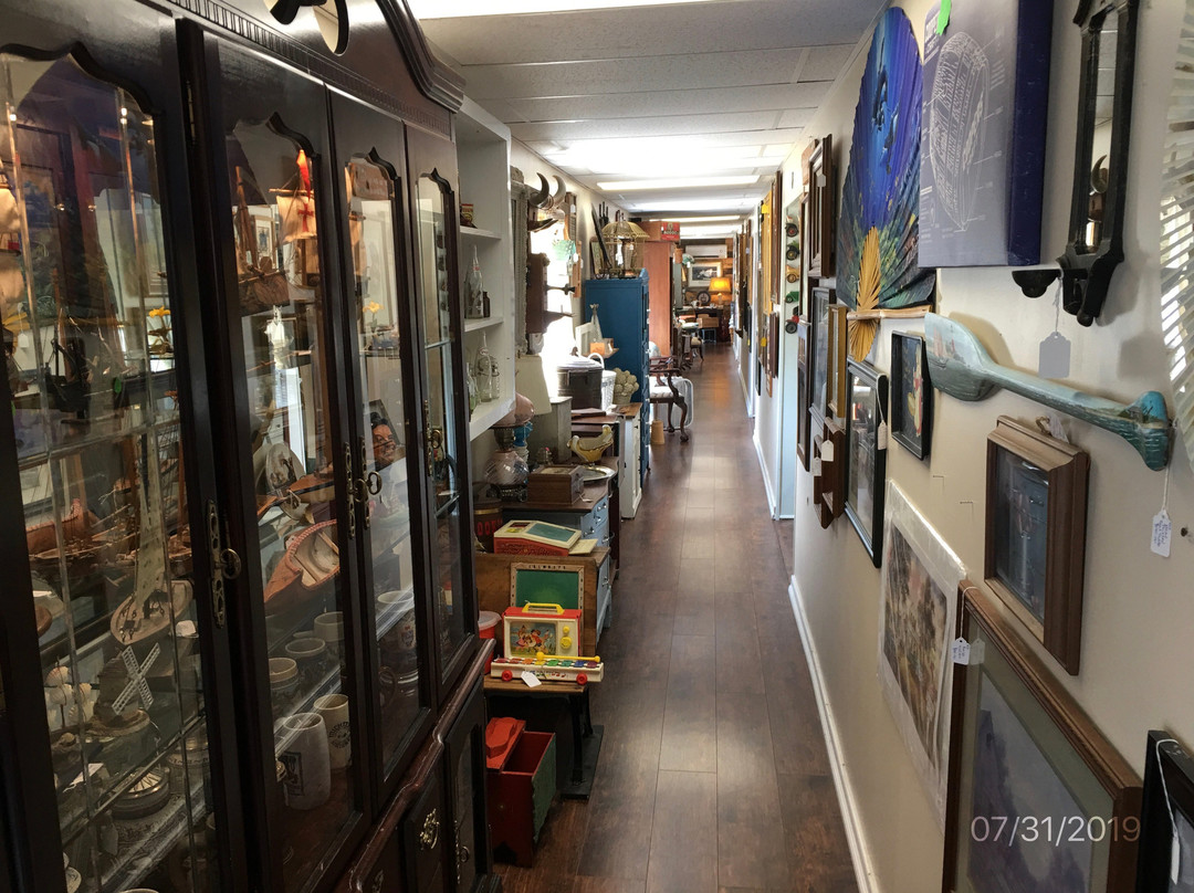 The Minnow Bucket Antiques景点图片