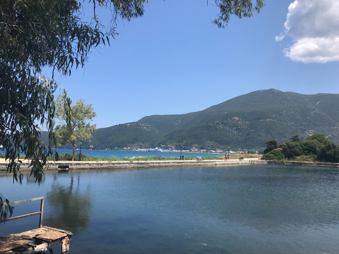 Karavomilos Lake景点图片