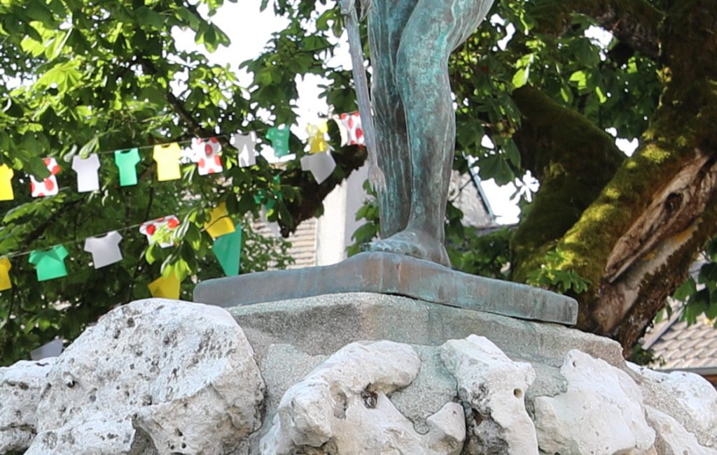 Statue du Pêcheur de Chavots-Ornans必去景点