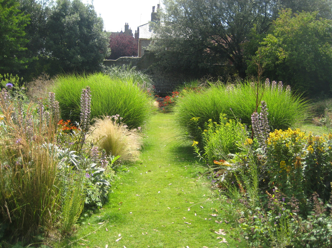 Southover Grange Gardens景点图片