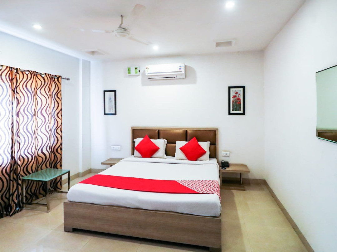 Hotel Divine Residency主图