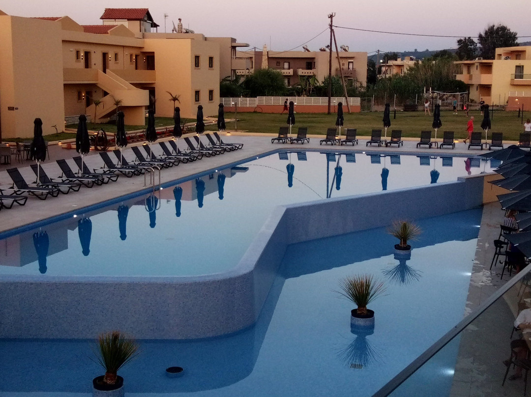 Silver Beach Hotel主图