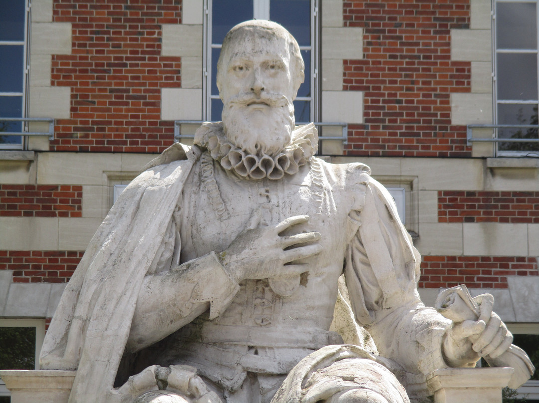Statue de Maximilien de Bethune-Sully-sur-Loire必去景点