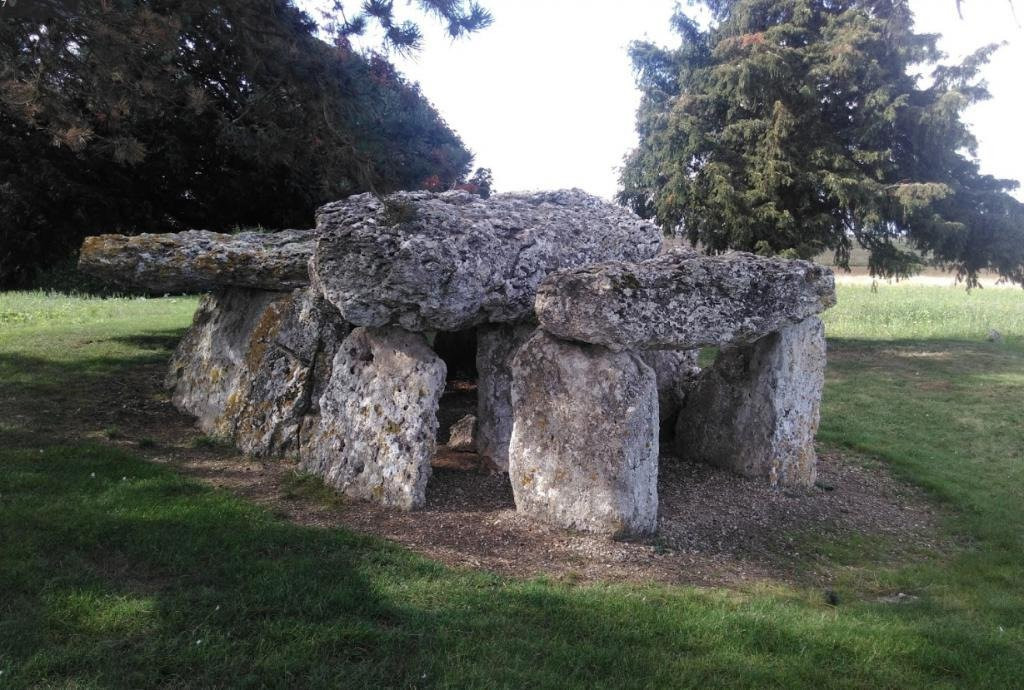 Dolmen de la Pierre Levee景点图片