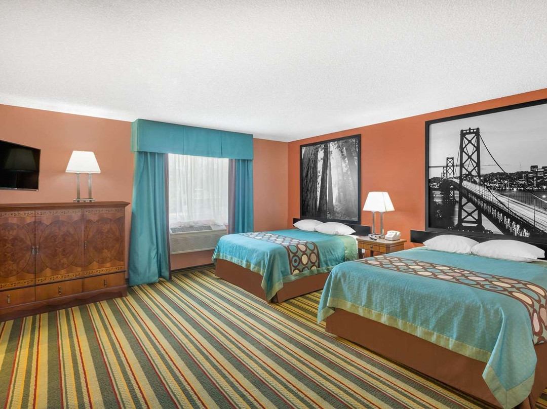 奇科速8酒店主图