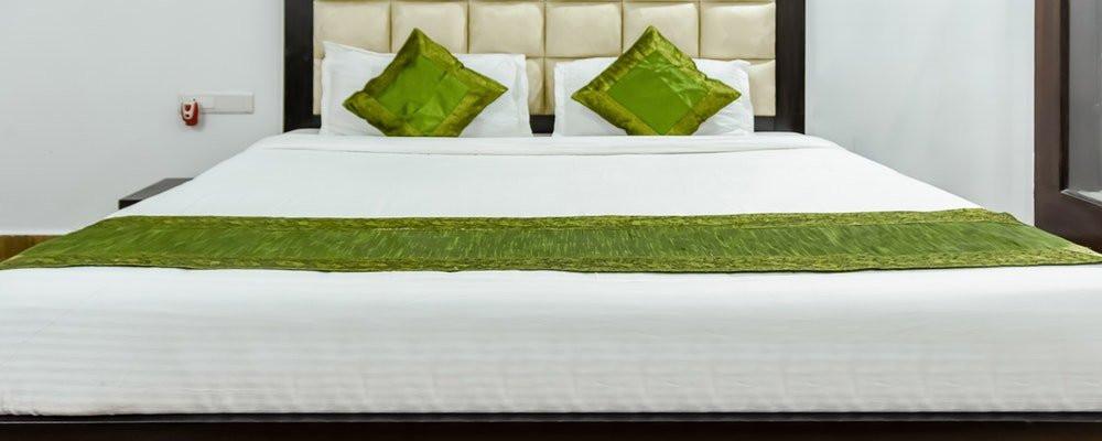 Treebo Trend Red Petal主图