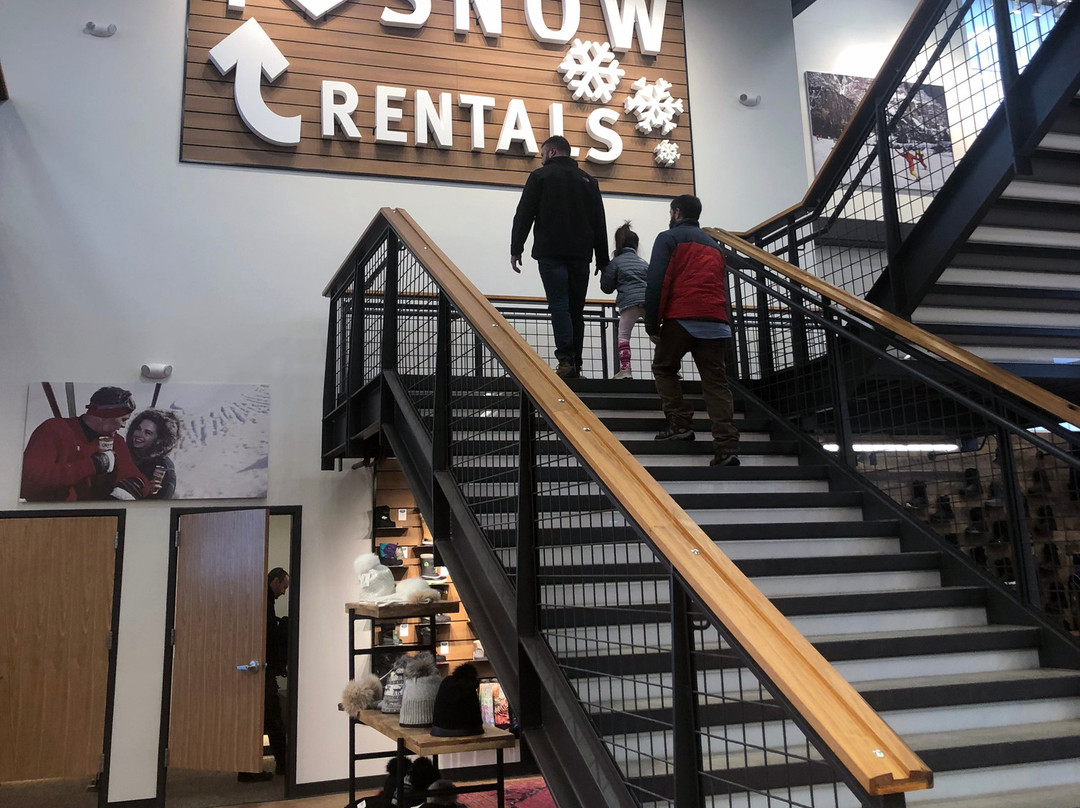 Christy Sports Ski and Snowboard-迪龙必去景点