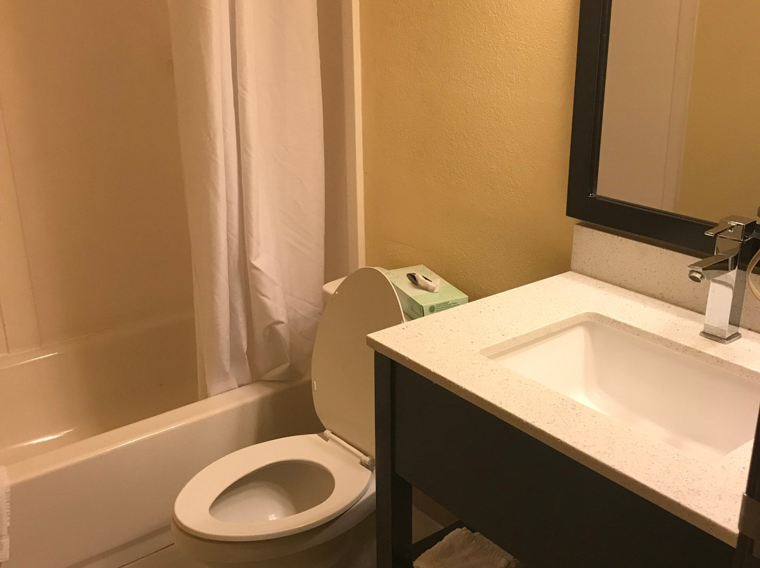 马利耶塔速8酒店主图