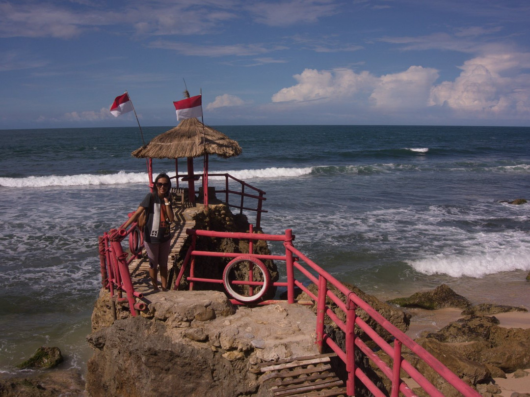 Watulawang Beach景点图片
