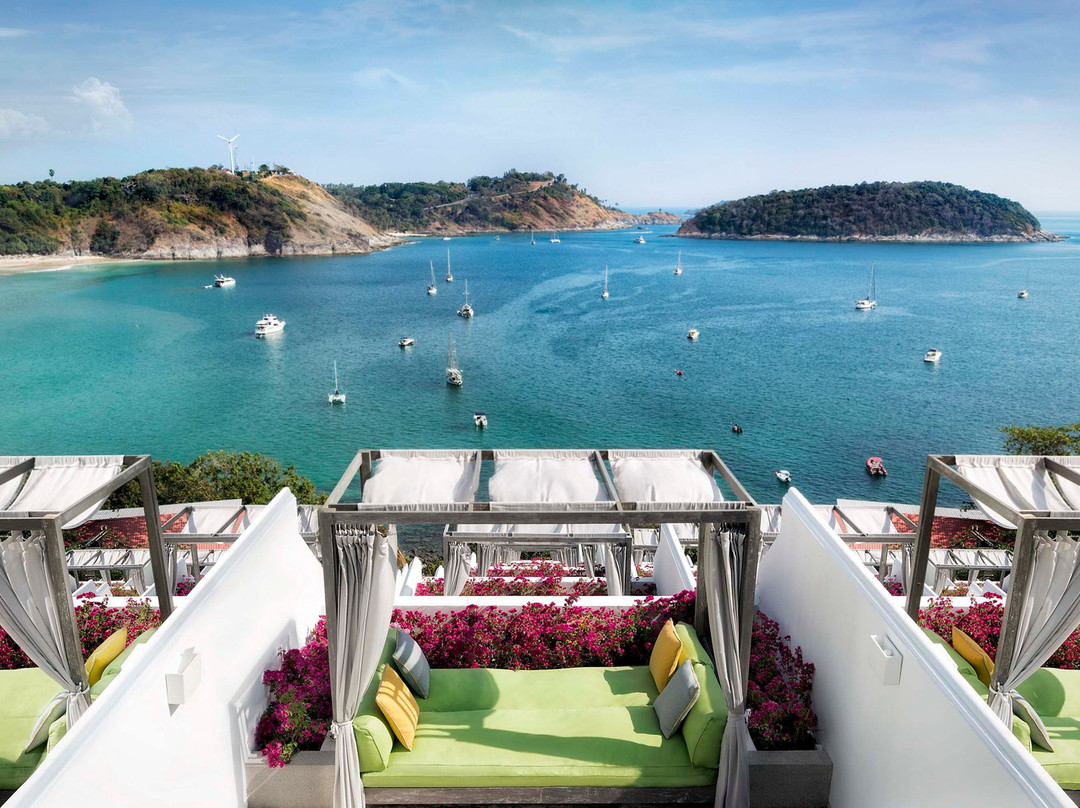 普吉皇家游艇酒店主图