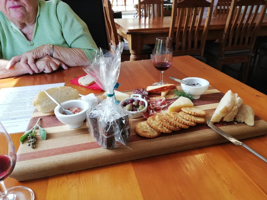 Mellasat Vineyards-帕尔必去景点